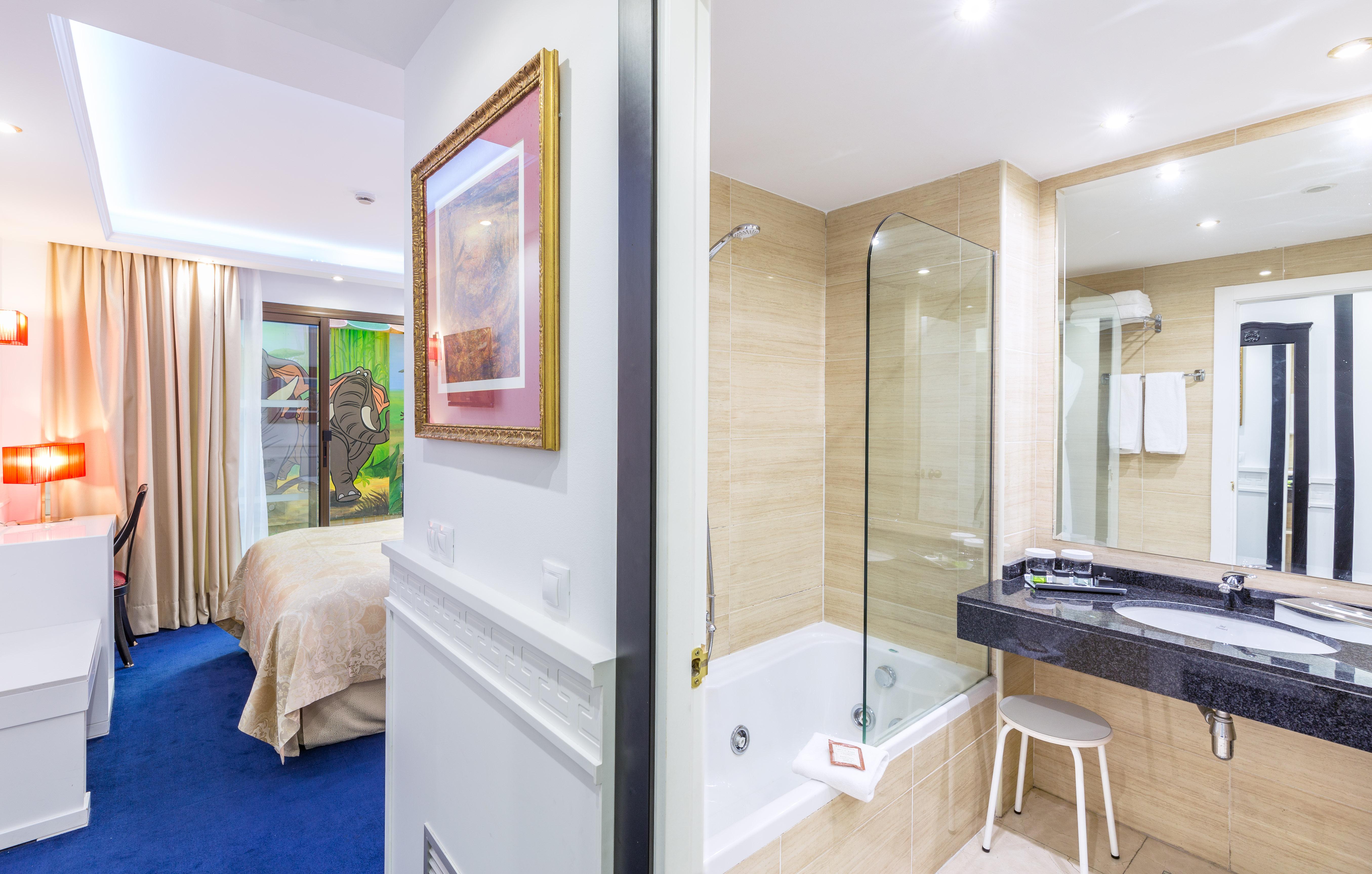 Hotel Princesa Parc Excellence أرينسال المظهر الخارجي الصورة A bathroom in a hotel