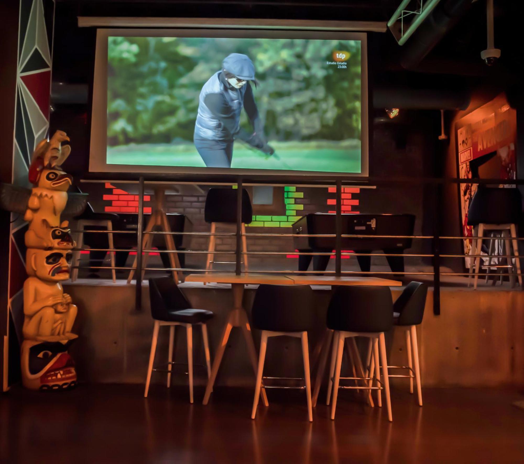 Hotel Princesa Parc Excellence أرينسال المظهر الخارجي الصورة The control room at the National Zoo's Great Gorilla Project