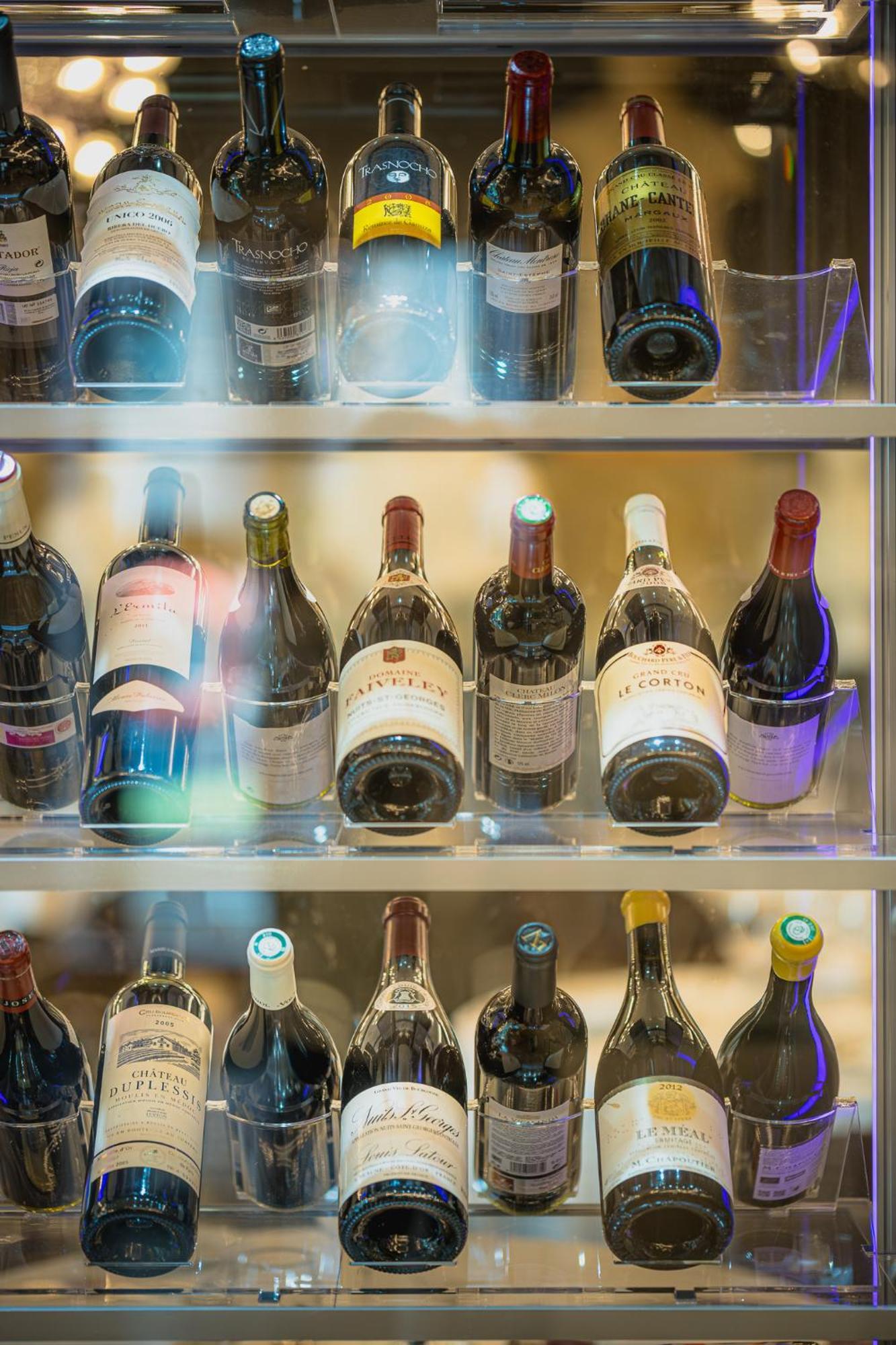 Hotel Princesa Parc Excellence أرينسال المظهر الخارجي الصورة Wine bottles in a wine cooler
